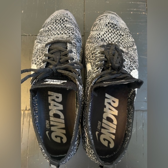 Nike Oreo Flyknit Racers - Picture 2 of 6